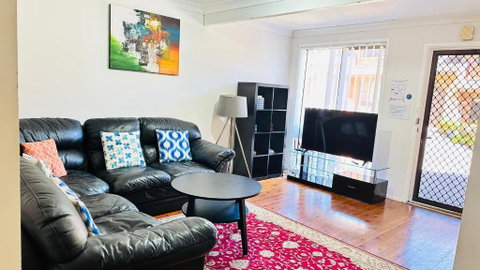 Quiet Family Townhouse In Wollongong CBD - Accommodation Broome 1