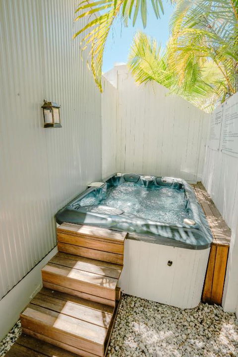 Private Outdoor Spa, Fire Pit, Cinema Room - THE COTTAGE COOLUM BEACH - Accommodation Broome 0