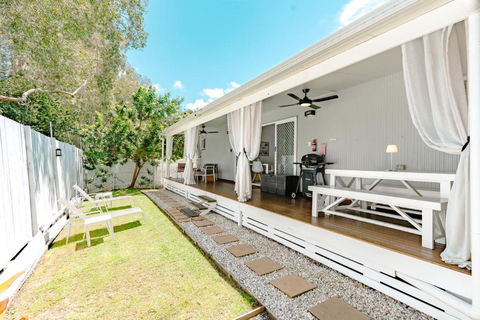 Private Outdoor Spa, Fire Pit, Cinema Room - THE COTTAGE COOLUM BEACH - Accommodation Broome 3