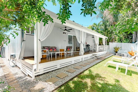 Private Outdoor Spa, Fire Pit, Cinema Room - THE COTTAGE COOLUM BEACH - Accommodation Broome 2