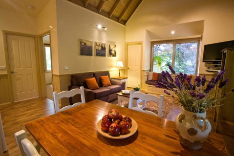 Autumn Abode Cottages - Accommodation Broome 0