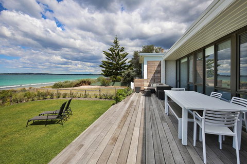 Azure Absolute Beachfront - Pet Friendly - Accommodation Broome 0