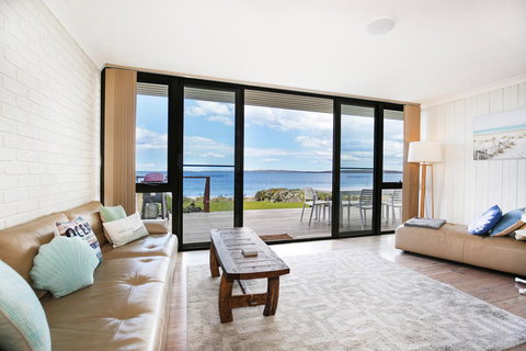 Azure Absolute Beachfront - Pet Friendly - Accommodation Broome 2
