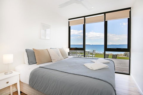 Azure Absolute Beachfront - Pet Friendly - Accommodation Broome 3