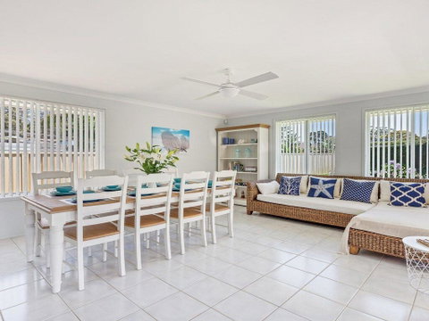 Azure Waters - Perfectly Positioned With Ocean Views - Accommodation Broome 1