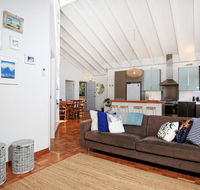 Balena  Culburra - Pet Friendly - 1 Min Walk to Beach - Accommodation Broome