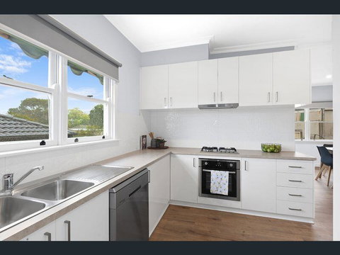 BALLARAT CLOSE 2 CBD + HOSPITAL+3BR HOME+NETFLIX + WiFi + Gift - Accommodation Broome 3