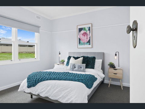 BALLARAT CLOSE 2 CBD + HOSPITAL+3BR HOME+NETFLIX + WiFi + Gift - Accommodation Broome 1