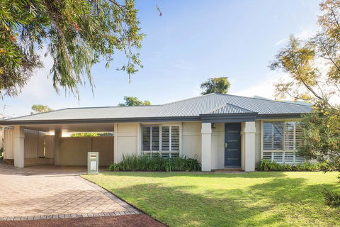 Barefoot Bungalow - Accommodation Broome 0