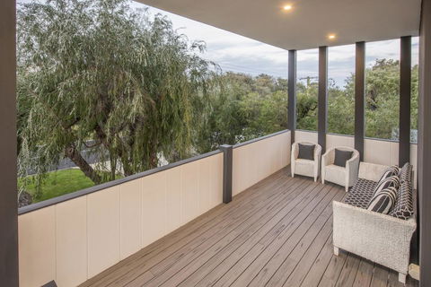 Bay View Retreat - Stunning Ocean Views And 300 Metres To Beach - Accommodation Broome 3