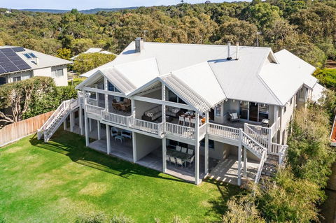 Beachfront On Eagle Bay - Accommodation Broome 1