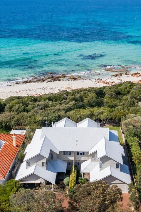 Beachfront On Eagle Bay - Accommodation Broome 3