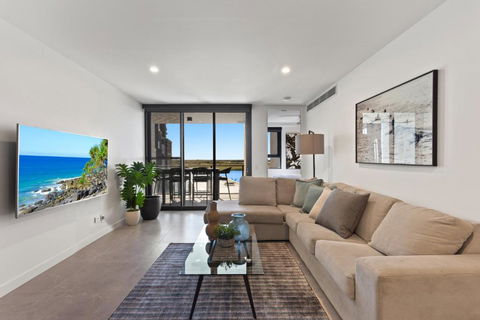 Riverfront 2-Bed With Pool, Sauna, Gym & Views - Accommodation Broome 0