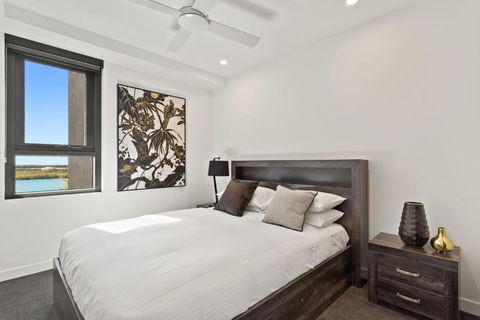 Riverfront 2-Bed With Pool, Sauna, Gym & Views - Accommodation Broome 2