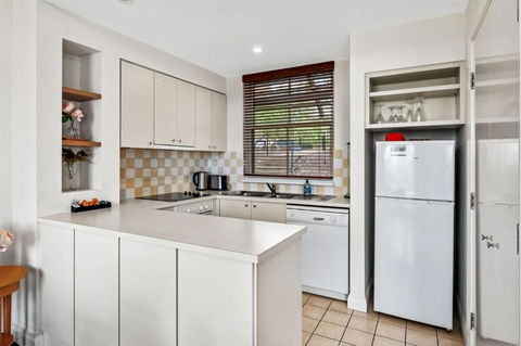 Refreshing Valley Escape - Accommodation Broome 3
