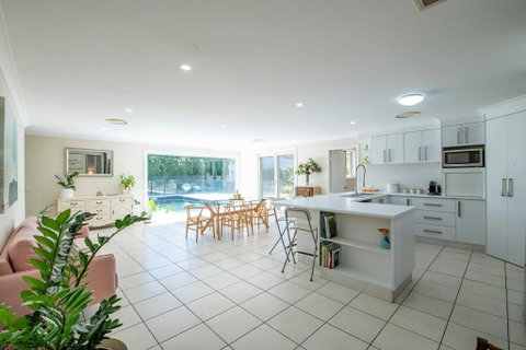 Regand Retreat - Luxurious Family Home, Pool - Accommodation Broome 3