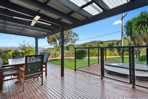 Relax In The Spa With Views Opposite Lake Eildon - Accommodation Broome 3
