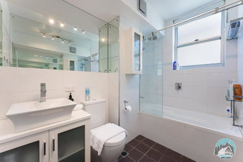 Relaxing Sunny North-Facing 2-Bed Apt In Vaucluse - Accommodation Broome 1