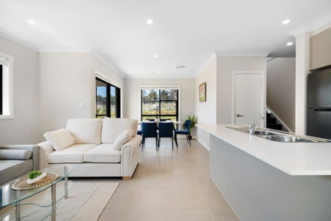 Relaxing Two-Level Retreat In Austral, NSW - Accommodation Broome 0
