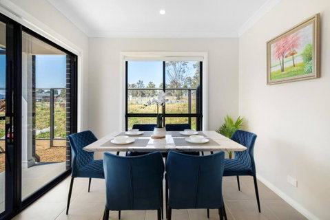 Relaxing Two-Level Retreat In Austral, NSW - Accommodation Broome 1