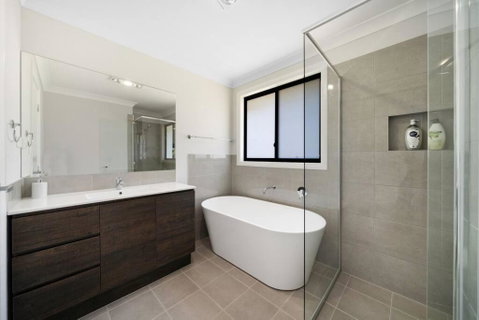 Relaxing Two-Level Retreat In Austral, NSW - Accommodation Broome 2