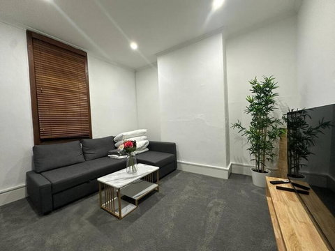 Remarkable 2 Bedroom House At The Centre Of Darlinghurst - Accommodation Broome 0