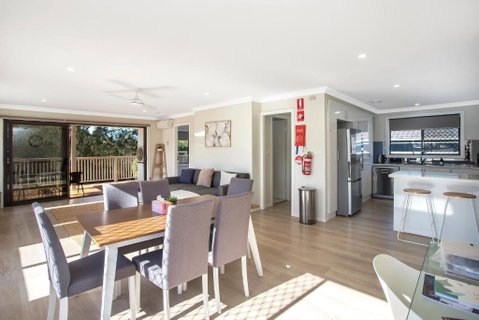 Renovated Coastal Getaway With Water Views - Accommodation Broome 3
