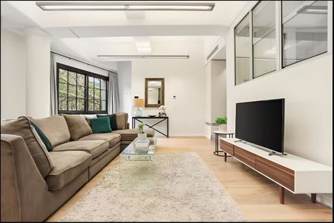 Renovated Warehouse Conversion In Heart Of Sydney - Accommodation Broome 1
