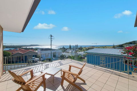 Retro Beach House - Accommodation Broome 0