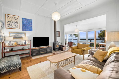 Retro Beach Vibes - Accommodation Broome 1