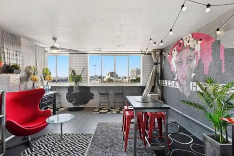 Retro Chic Vibes, Tropical Pool & Prime Location - Accommodation Broome 0