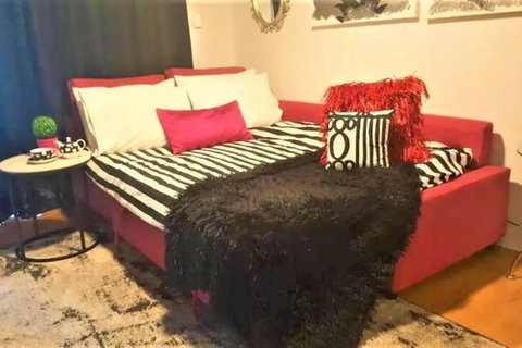 Retro Chic Vibes, Tropical Pool & Prime Location - Accommodation Broome 1