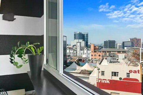 Retro Chic Vibes, Tropical Pool & Prime Location - Accommodation Broome 2