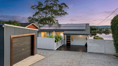 Riverside Retreat - Absolute Waterfront - Accommodation Broome 2