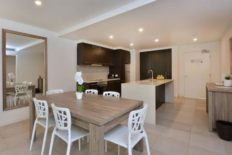 Resort-style Swim Out - A True Tropical Oasis - Accommodation Broome 3