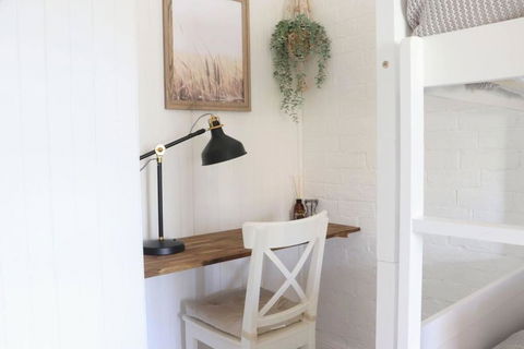 Rustic Chic 200 Metres From CBD - Accommodation Broome 2