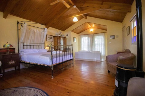 Rose Petal Cottage - Accommodation Broome 0