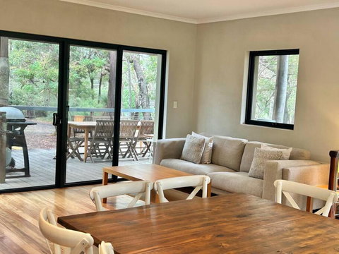 Rosella - Bushland Hideaway - Accommodation Broome 0