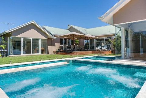 Royadie Resort - Pool Spa Tennis 500m To Beach - Accommodation Broome 0