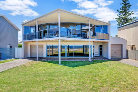 Sail Away - Aldinga Beach - C21 SouthCoast Holidays - Accommodation Broome 1