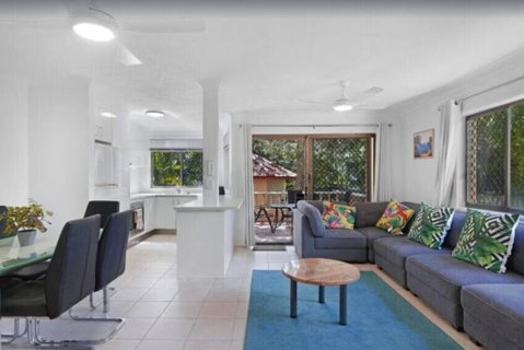 Salerno - Hosted By Burleigh Letting - Accommodation Broome 0