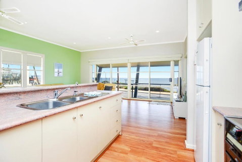 Salt - Aldinga Beach - C21 SouthCoast Holidays - Accommodation Broome 3