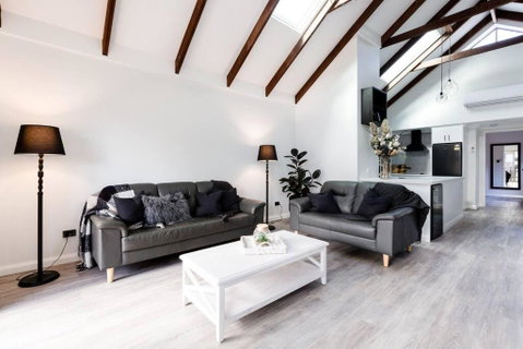 Salt & Pepper; Beautiful Town House In Margs! - Accommodation Broome 1