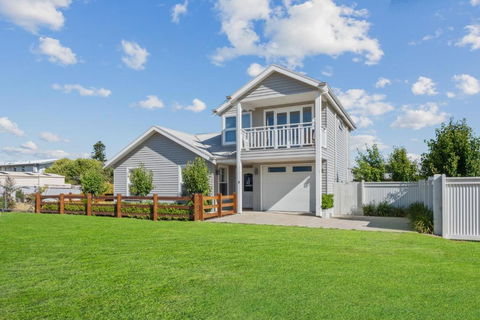 SALTAIR Beach House Right In Town - Accommodation Broome 0