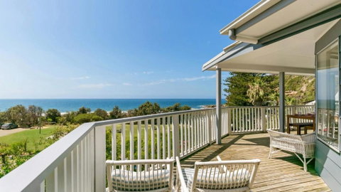 Salty Air Beachside Cottage At Killcare - Accommodation Broome 0