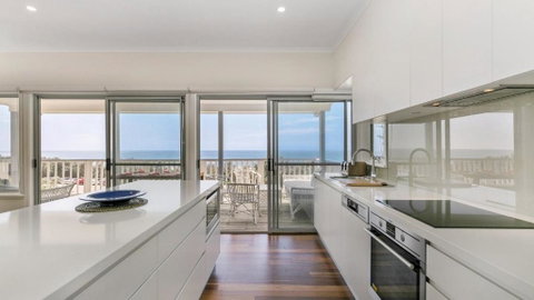 Salty Air Beachside Cottage At Killcare - Accommodation Broome 3