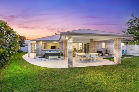 Salty Pause At Bondi House - With Spa And Pet Friendly! - Accommodation Broome 3