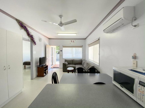 San Marco Villa 4 - Burrum Heads- Beachfront- 2BR - Pool- Aircon - Accommodation Broome 3