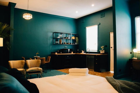 Rooms Of Renown - The Enterprise Suite - Accommodation Broome 2