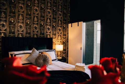 Rooms Of Renown - The Panaretto Parlour - Accommodation Broome 1